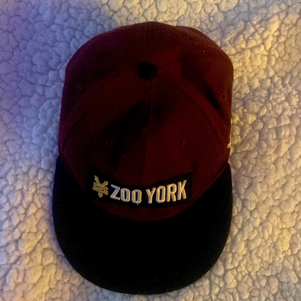 Zoo York,very lightly used, been sitting on my shelf and I need to get rid of it